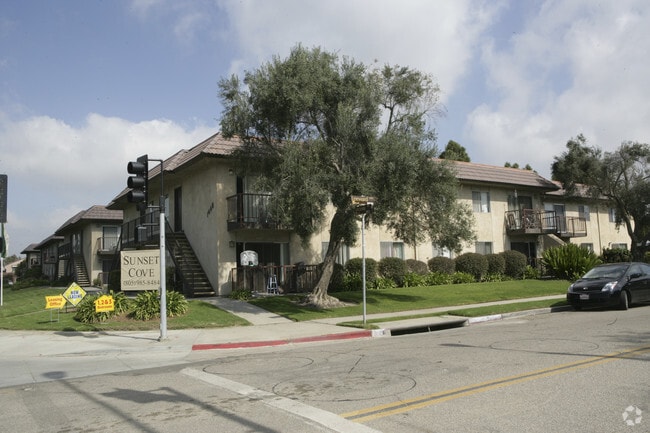 Building Photo - Sunset Cove