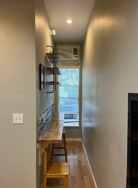 Building Photo - 484 Linden St
