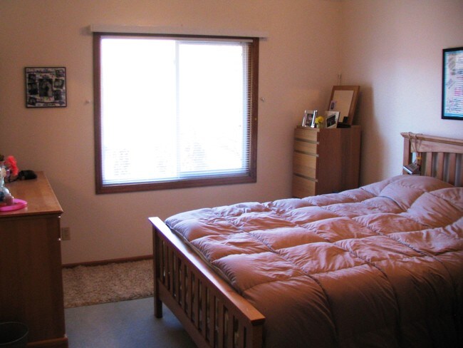 2nd bedroom - 14520 W Maylore Ct