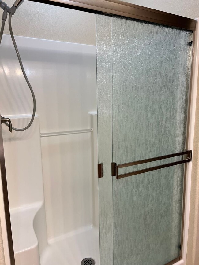 Building Photo - 417 SW Pemberly Loop