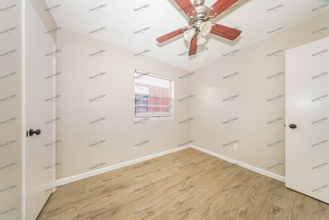 Building Photo - 1329 McGregor Dr