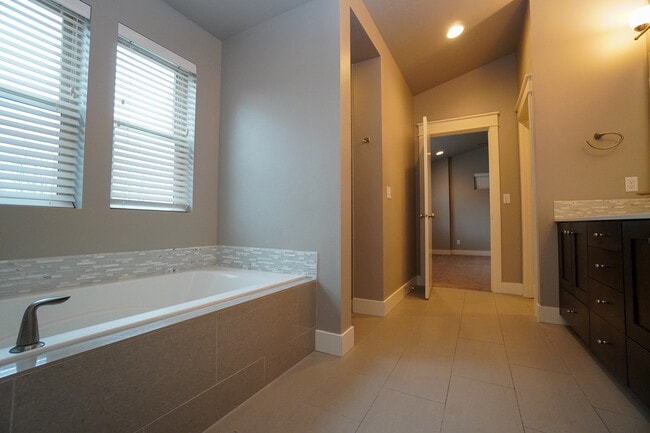 Building Photo - 2303 E Fratello St