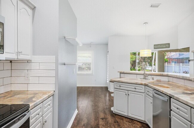 Building Photo - "Charming 3-Bedroom Home with 2 Full Baths and 2032 Sq Ft of Comfort in Palm Coast!"