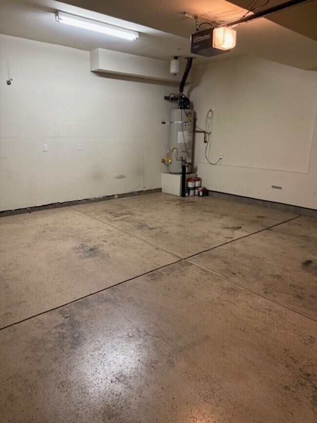 Building Photo - Gorgeous Natomas Condo