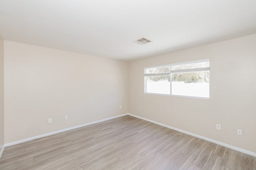 Building Photo - 2306 Hollow Oak Ave