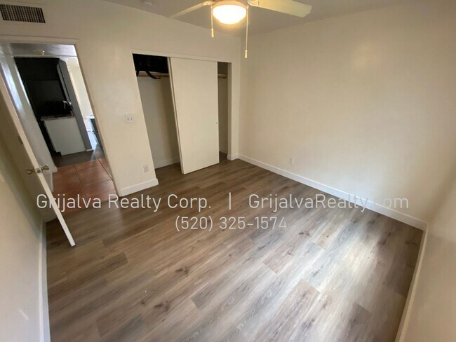 Building Photo - 1416 E Lee St