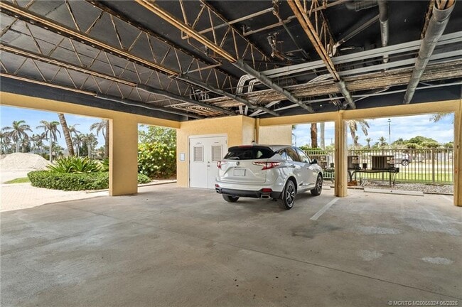 Building Photo - 1550 S Ocean Dr