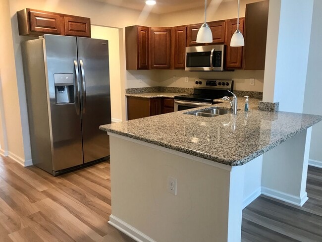 Building Photo - BEAUTIFUL! 4 Bedrooms/3.5 baths in Wild Wing. Spacious & Tons of space!