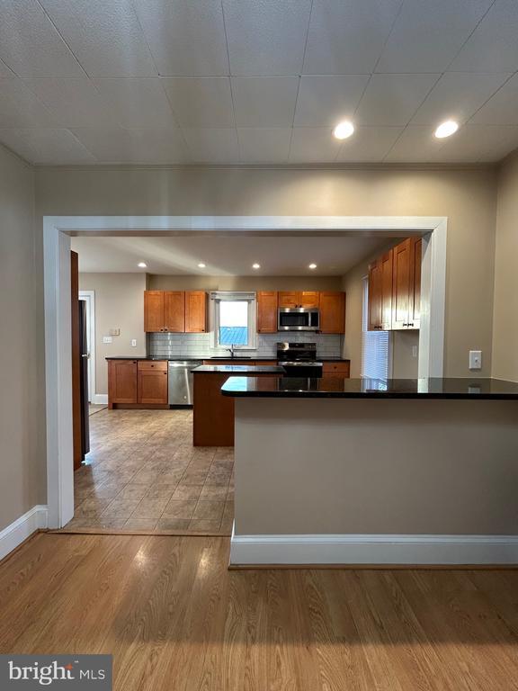 Building Photo - 424 Center St