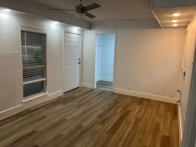 Building Photo - 5857 Dennis Ave