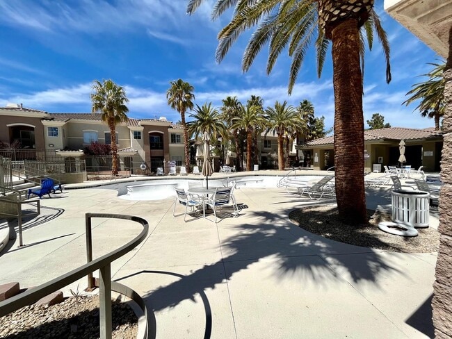 Building Photo - 3 Bedroom Condo located off of Warm Springs and South Durango!!! Southwest Location!