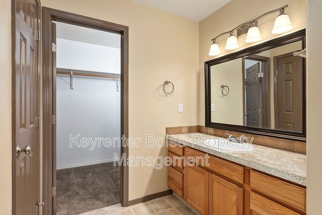 Building Photo - 3354 W Wave Dr