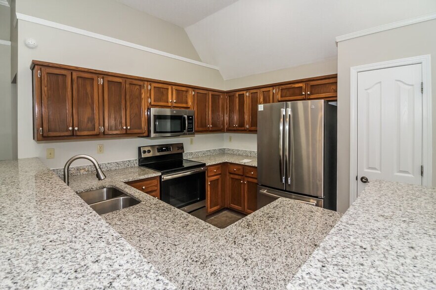 Building Photo - 4127 Ravenwood Dr N