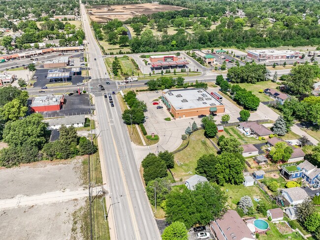 Building Photo - 21 E Romeo Rd