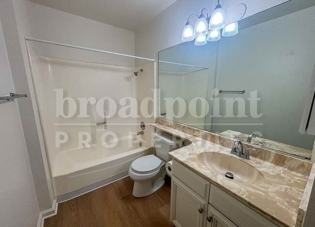 Building Photo - 2536 White Oak Pl