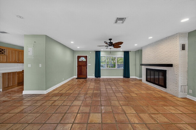 Building Photo - 2680 NE 24th St