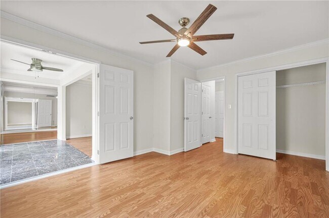 Building Photo - 23203 Plantation Dr NE