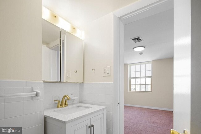 Building Photo - 2135 Walnut St