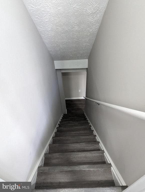 Building Photo - 1680 Thenia Pl