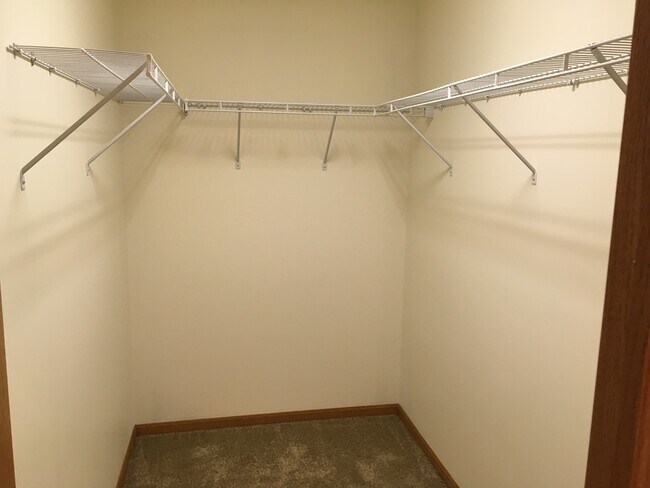 Building Photo - Laurel Creek Apts, 2225/2227 Shamrock Ln