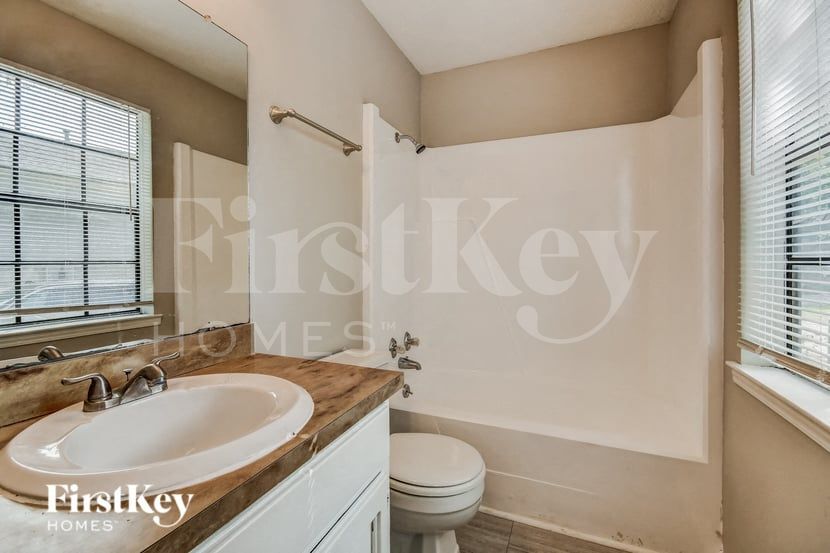 Building Photo - 2215 Pup Run