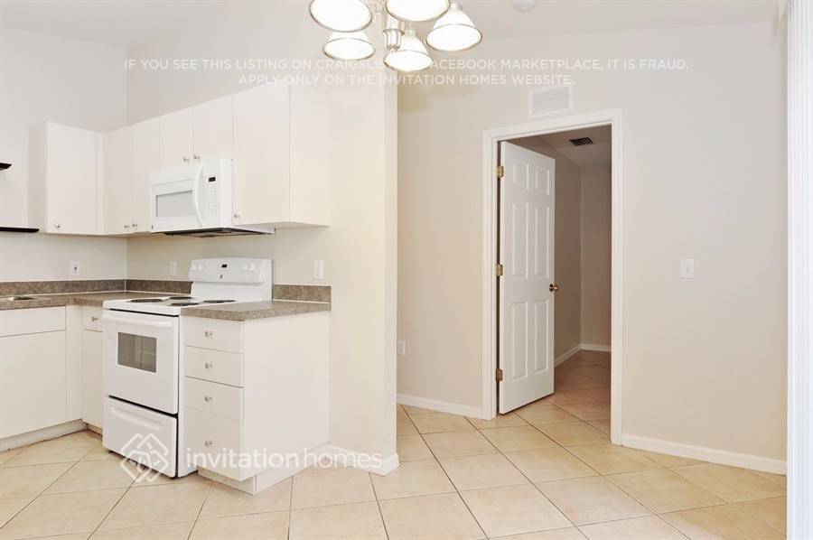 Building Photo - 2112 9th Ave W