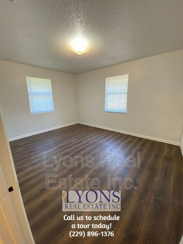 Building Photo - 1022 S Gordon Ave