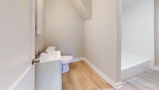 Building Photo - South Euclid Beauty - 3 bedroom Single Fam...