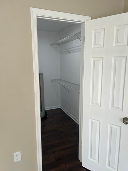 Walk In Closet - 3 Aspen Way