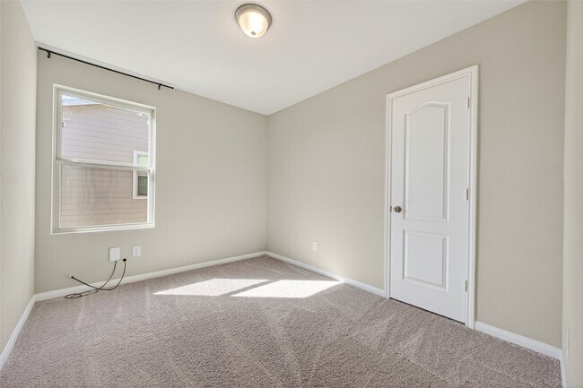 Building Photo - 940 21st St