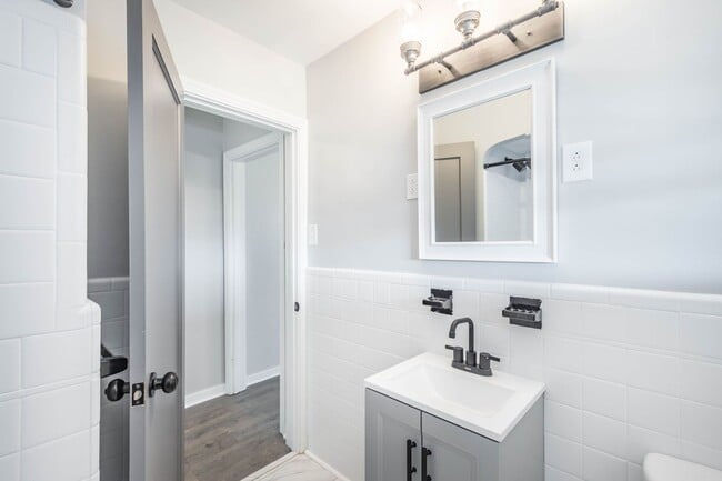 Building Photo - Charming 4 bedroom home in Pittsburgh avai...