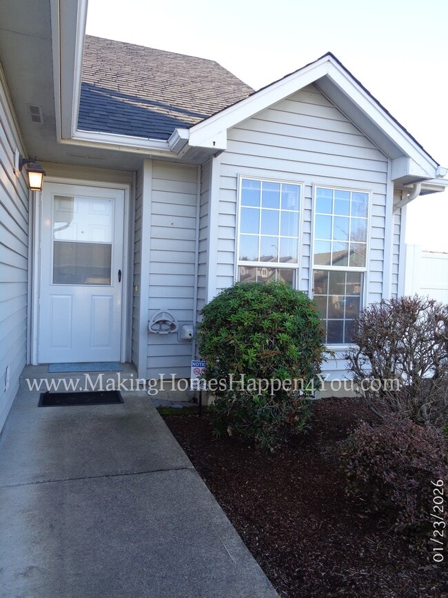 Building Photo - 7475 Parkplace Dr NE