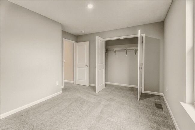 Building Photo - 240 Irongate Dr
