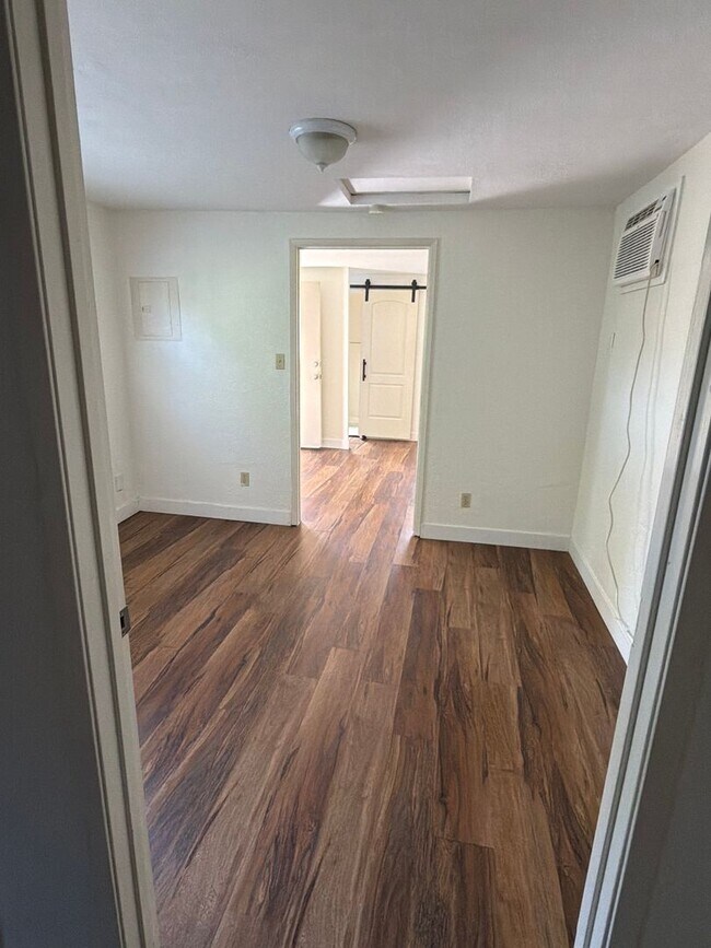 Building Photo - Charming 3 Bedroom, 3 Bathroom Home  in Desirable Land Park Area