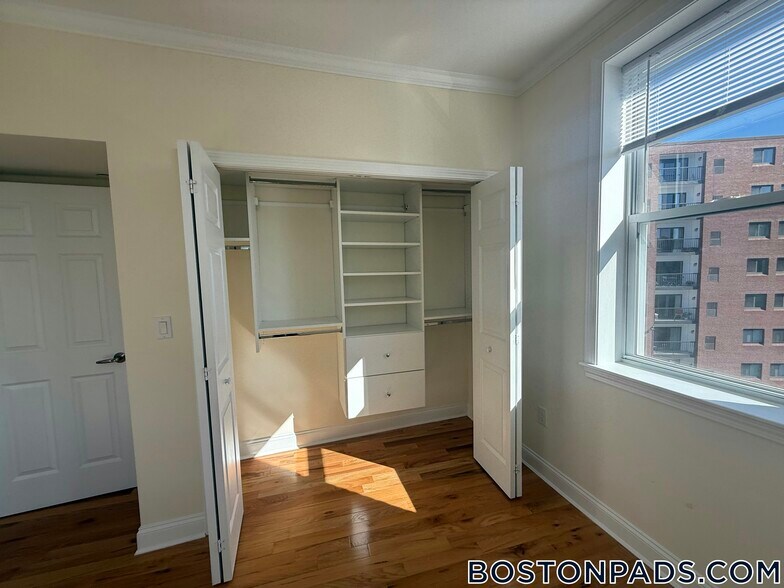 Building Photo - 3 Chauncy St