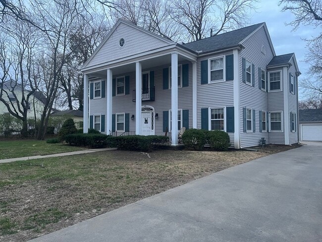 Building Photo - Mahon-1221