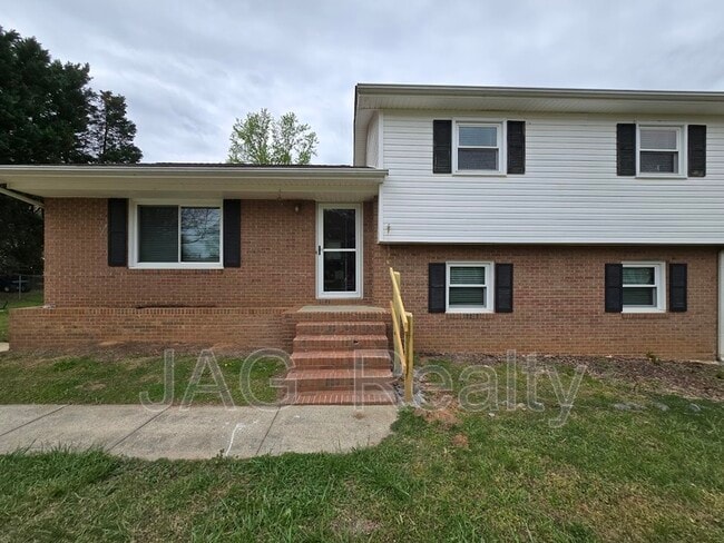 Building Photo - 1708 Caro-Mar Pl NW