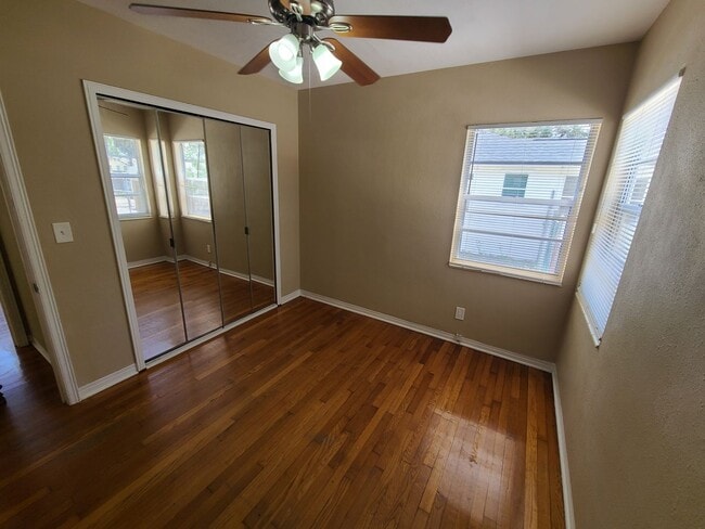 Building Photo - Three Bedroom One Bathroom House