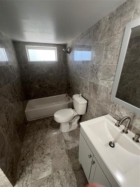 Building Photo - 1407 NE 56th St