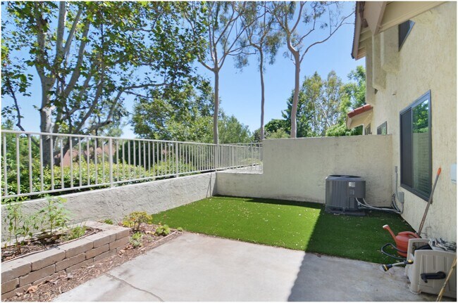 Building Photo - 2 Bedroom Condo In Malvern Creek!