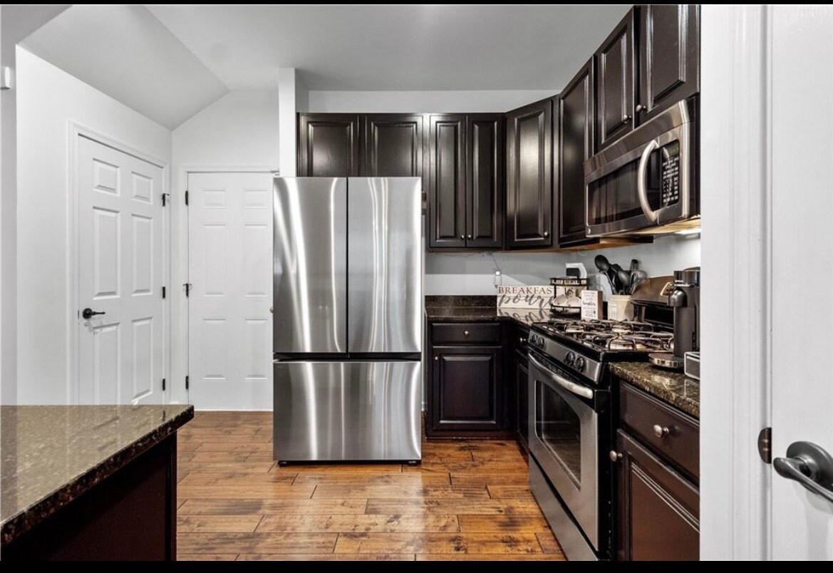 Building Photo - 294 Maple Ridge Dr