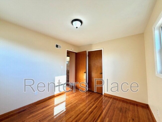 Building Photo - 4920 S Maybelle Ave