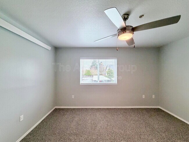 Building Photo - 10020 SW 125th Ave