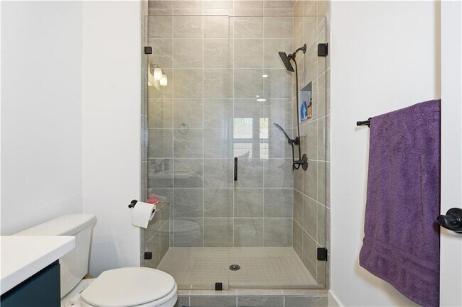 Building Photo - 415 Oakleigh Ave