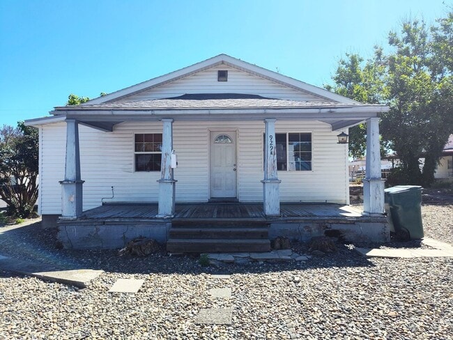 Primary Photo - 1 Bedroom 1 Bathroom Clarkston - NEW RENOV...