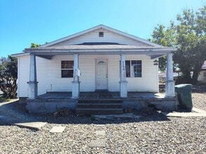 Building Photo - JAK Duplex
