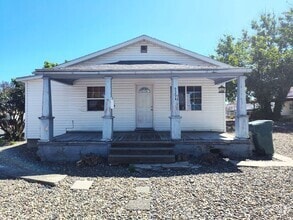 Building Photo - JAK Duplex