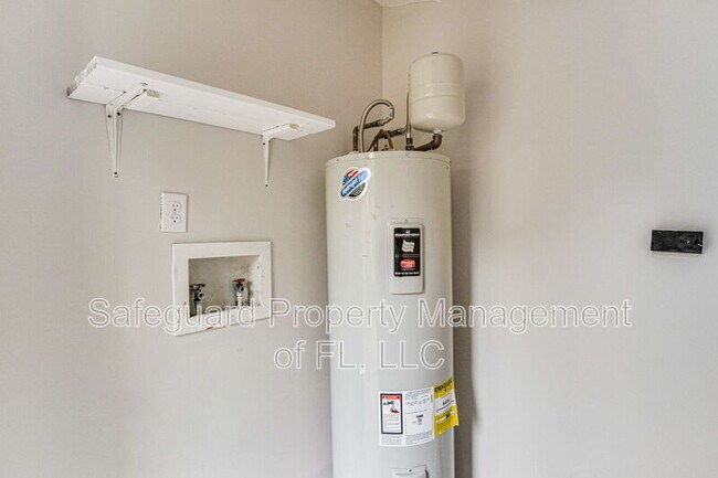 Building Photo - 4173 Ravenwood Dr