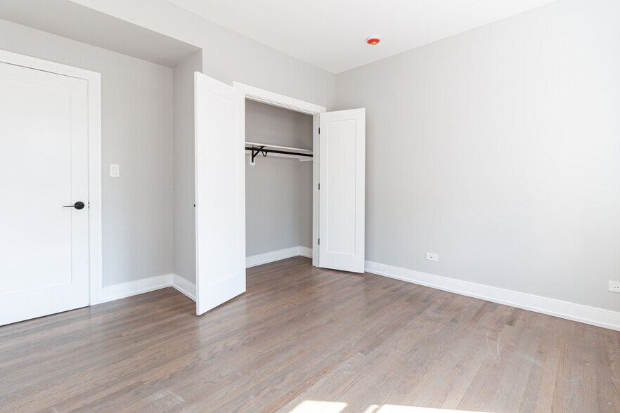 Building Photo - 2641 W Carmen Ave