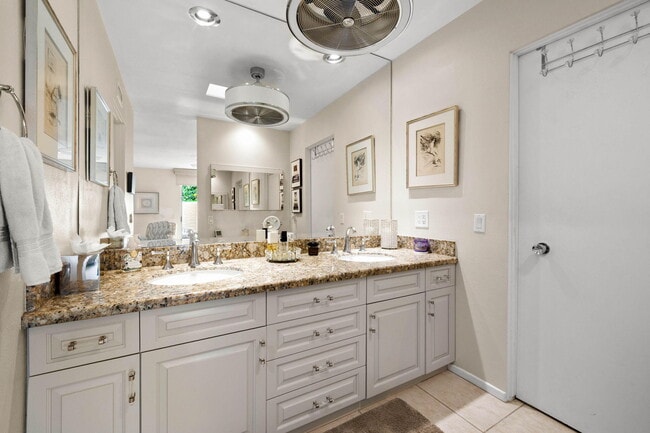 Building Photo - 45690 Pawnee Rd